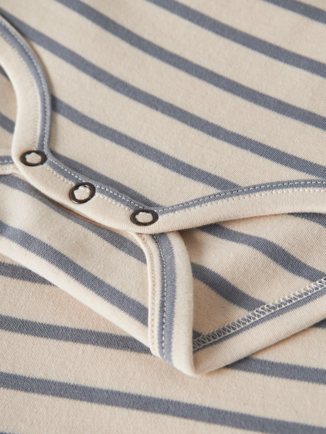 model_shot-front_full